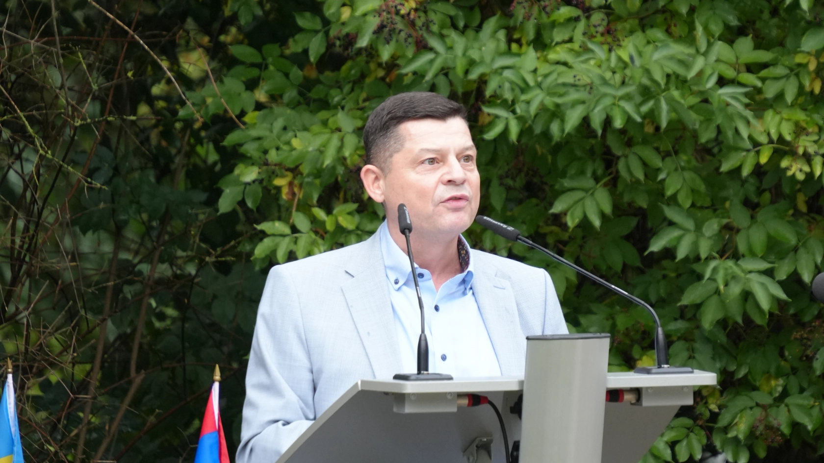 Antikriegstagsgedenken auf dem Ehrenfriedhof am Maschsee Nordufer