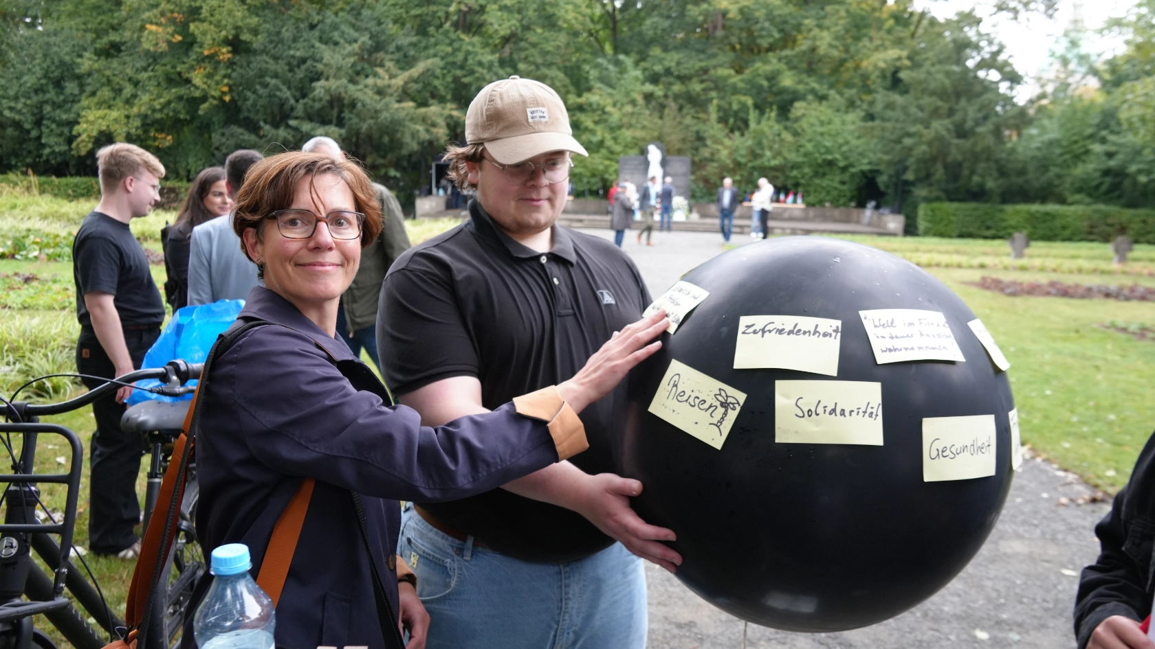 Antikriegstagsgedenken auf dem Ehrenfriedhof am Maschsee Nordufer