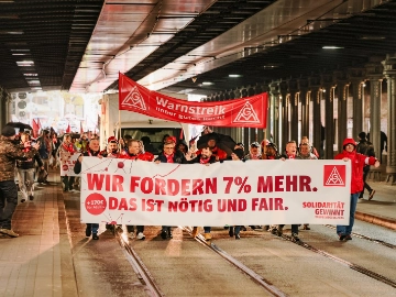 2.000 Beschäftigte streiken in Hannover für Tarifforderung in der Metall- und Elektroindustrie
