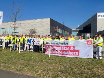 96 Kreuze gegen Personalabbau