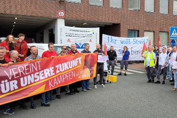 Aktion der IGM Vertrauensleute und Betriebsräte bei VW Nutzfahrzeuge gegen Sparpläne des Konzerns 